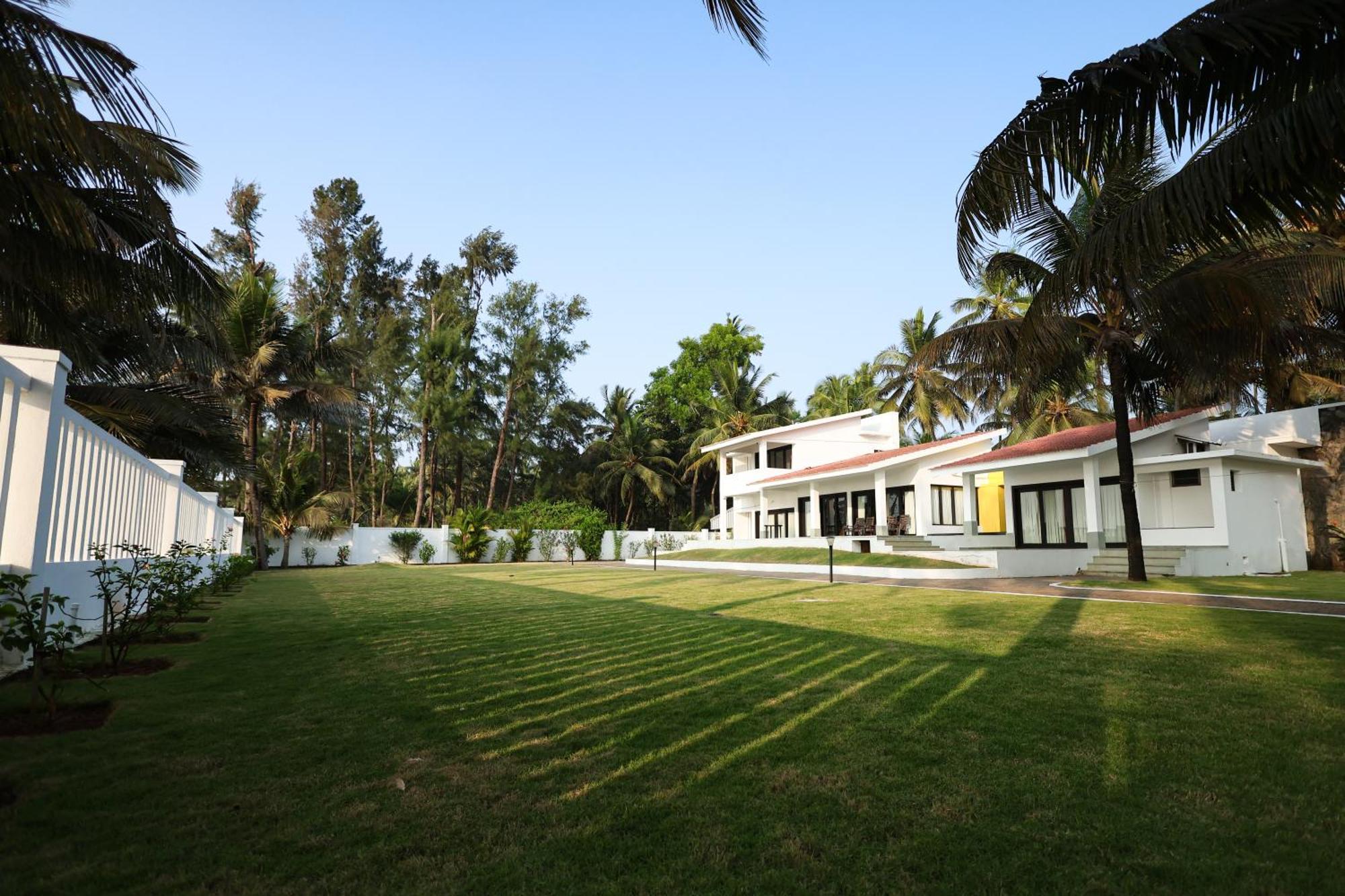 Seascape By Ewa Properties Malpe Esterno foto